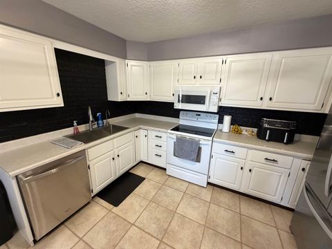 Tiny photo for 211 Wansink Avenue, Sheldon, IA 51201 (MLS # 831740)