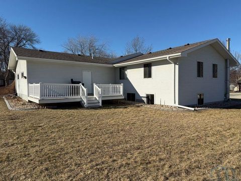 Tiny photo for 211 Wansink Avenue, Sheldon, IA 51201 (MLS # 831740)