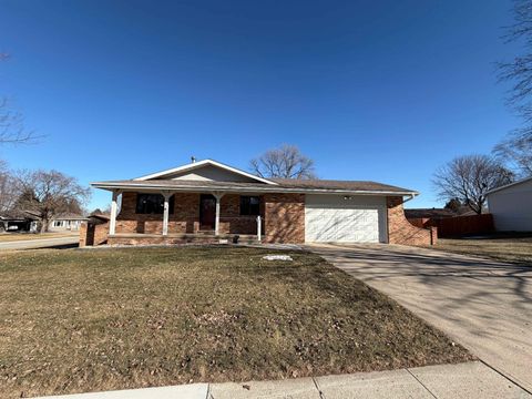 Photo of 211 Wansink Avenue, Sheldon, IA 51201 (MLS # 831740)