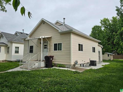 Single Family Residence in South Sioux City NE 211 18th St.jpg