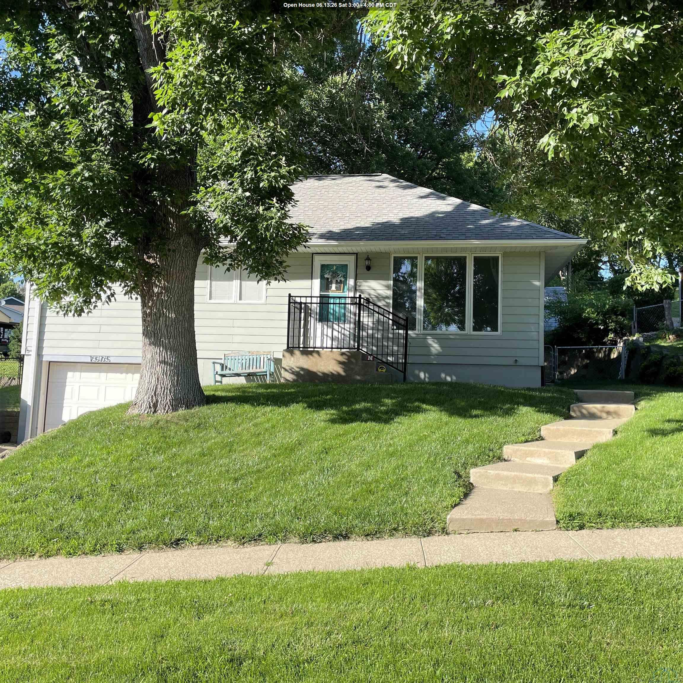 Photo 1 of 19 — 1505 OSAGE CT, Sioux City, IA 51104