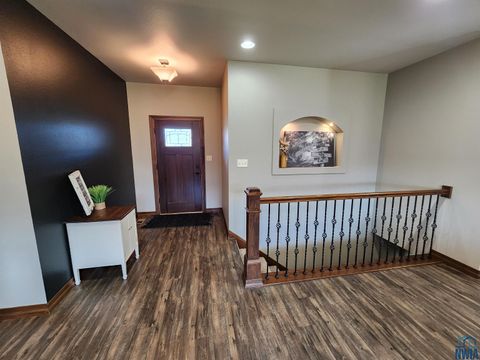 Tiny photo for 1311 Aspen St, Hull, IA 51239 (MLS # 830773)