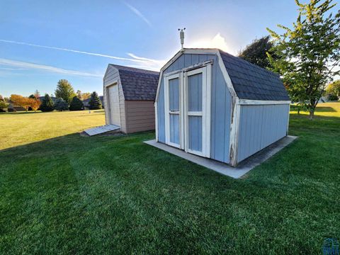 Tiny photo for 1311 Aspen St, Hull, IA 51239 (MLS # 830773)