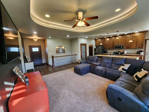 Tiny photo for 1311 Aspen St, Hull, IA 51239 (MLS # 830773)