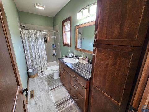 Tiny photo for 1311 Aspen St, Hull, IA 51239 (MLS # 830773)