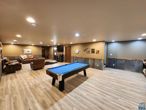 Tiny photo for 1311 Aspen St, Hull, IA 51239 (MLS # 830773)