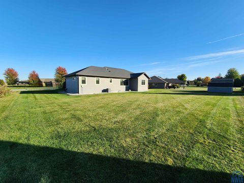 Tiny photo for 1311 Aspen St, Hull, IA 51239 (MLS # 830773)