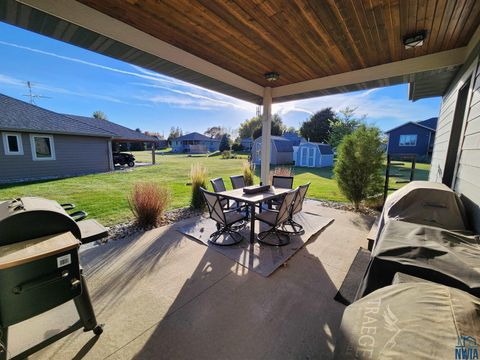 Tiny photo for 1311 Aspen St, Hull, IA 51239 (MLS # 830773)