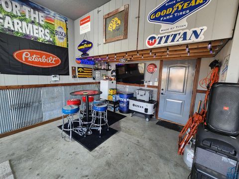 Tiny photo for 1311 Aspen St, Hull, IA 51239 (MLS # 830773)