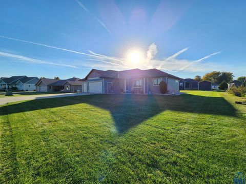 Tiny photo for 1311 Aspen St, Hull, IA 51239 (MLS # 830773)