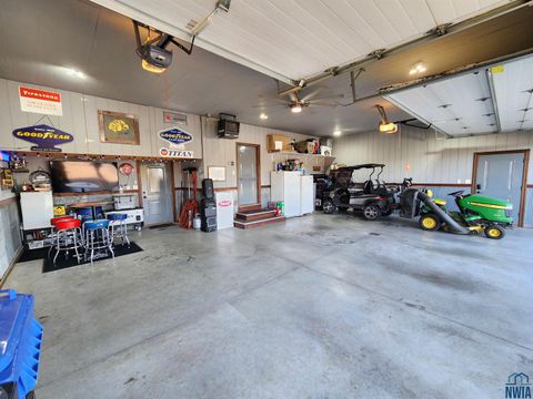 Tiny photo for 1311 Aspen St, Hull, IA 51239 (MLS # 830773)