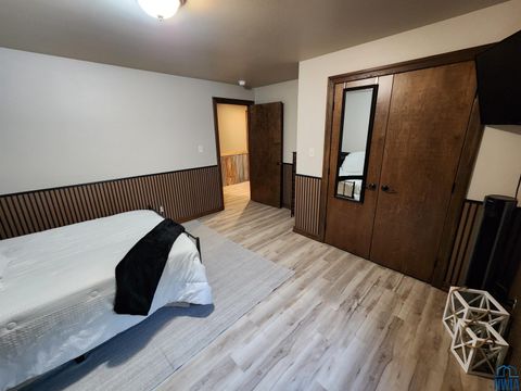 Tiny photo for 1311 Aspen St, Hull, IA 51239 (MLS # 830773)