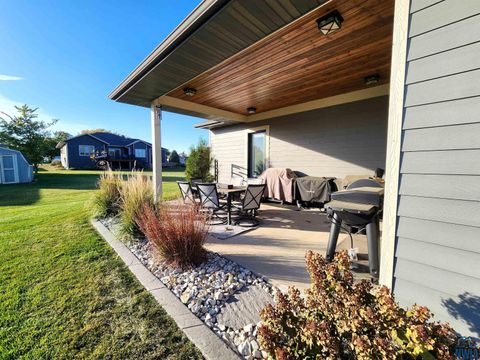 Tiny photo for 1311 Aspen St, Hull, IA 51239 (MLS # 830773)