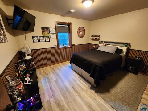 Tiny photo for 1311 Aspen St, Hull, IA 51239 (MLS # 830773)