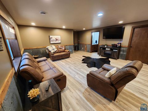 Tiny photo for 1311 Aspen St, Hull, IA 51239 (MLS # 830773)