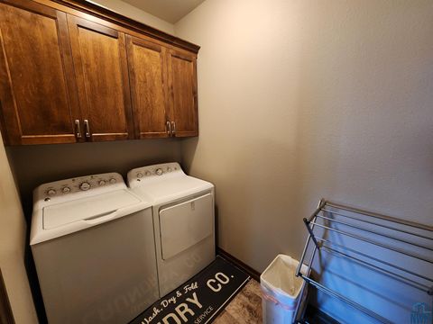 Tiny photo for 1311 Aspen St, Hull, IA 51239 (MLS # 830773)