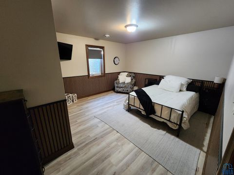 Tiny photo for 1311 Aspen St, Hull, IA 51239 (MLS # 830773)