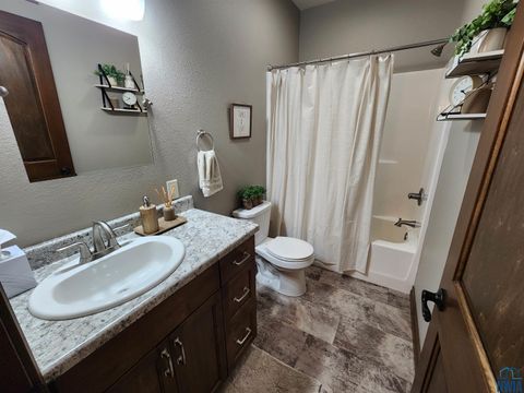 Tiny photo for 1311 Aspen St, Hull, IA 51239 (MLS # 830773)