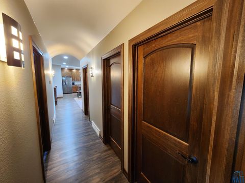 Tiny photo for 1311 Aspen St, Hull, IA 51239 (MLS # 830773)