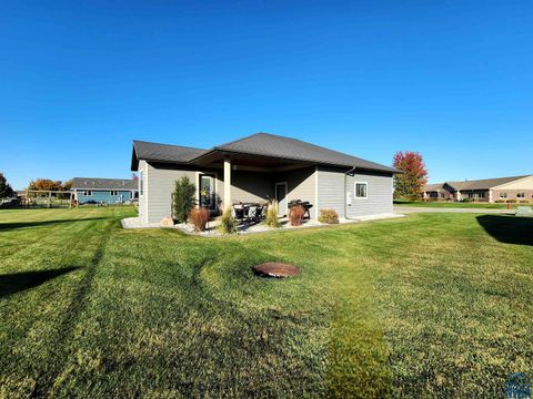 Tiny photo for 1311 Aspen St, Hull, IA 51239 (MLS # 830773)