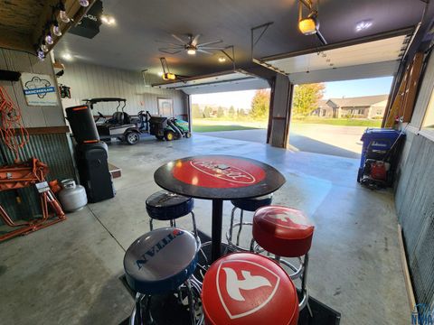 Tiny photo for 1311 Aspen St, Hull, IA 51239 (MLS # 830773)