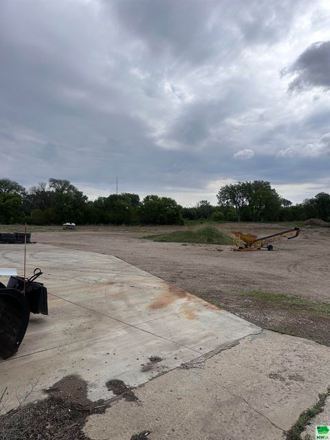 Tiny photo for 601 E 10th Street, Alton, IA 51003 (MLS # 828890)