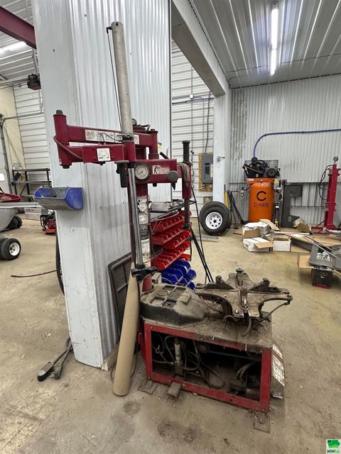 Tiny photo for 601 E 10th Street, Alton, IA 51003 (MLS # 828890)