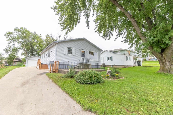 Photo 1 of 41 — 703 Oak Street, Mapleton, IA 51034