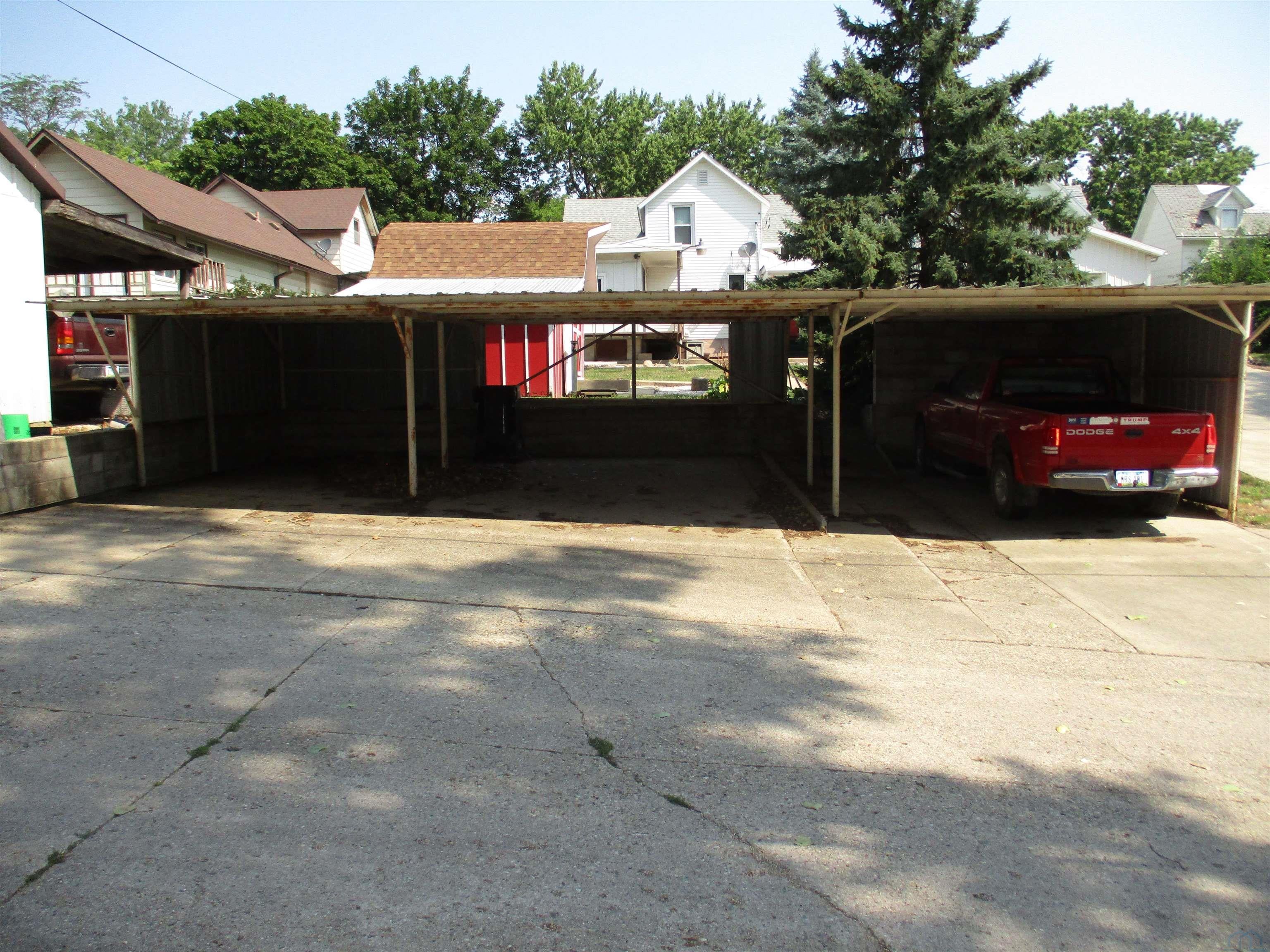 611 W Cherry Street - Photo 2