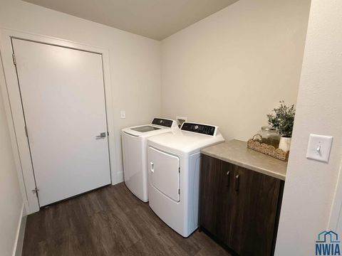 Tiny photo for 1514 Lincoln Pl SE Pl, Orange City, IA 51041 (MLS # 831174)