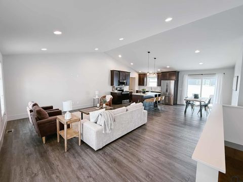 Tiny photo for 1514 Lincoln Pl SE Pl, Orange City, IA 51041 (MLS # 831174)