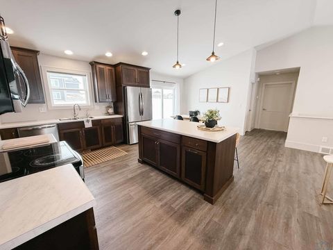 Tiny photo for 1514 Lincoln Pl SE Pl, Orange City, IA 51041 (MLS # 831174)