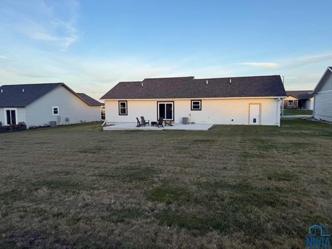 Tiny photo for 1514 Lincoln Pl SE Pl, Orange City, IA 51041 (MLS # 831174)
