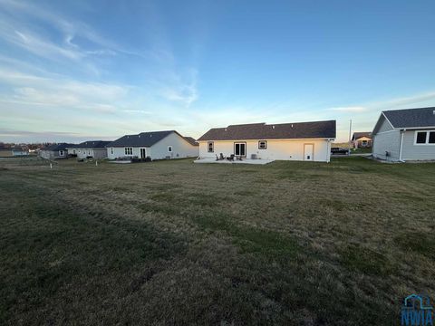 Tiny photo for 1514 Lincoln Pl SE Pl, Orange City, IA 51041 (MLS # 831174)