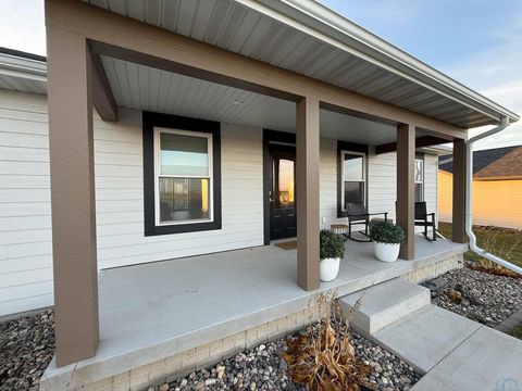 Tiny photo for 1514 Lincoln Pl SE Pl, Orange City, IA 51041 (MLS # 831174)