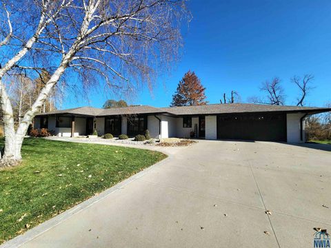 Tiny photo for 240 E. Meadow Dr, Sioux Center, IA 51250 (MLS # 830994)