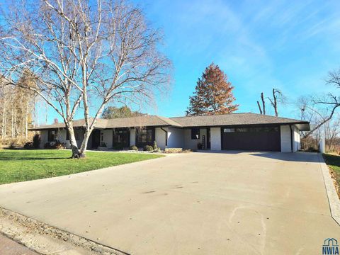 Tiny photo for 240 E. Meadow Dr, Sioux Center, IA 51250 (MLS # 830994)