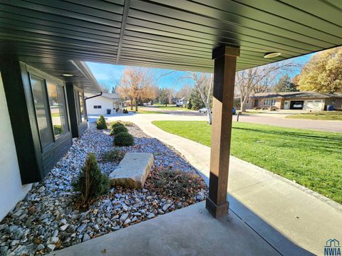 Tiny photo for 240 E. Meadow Dr, Sioux Center, IA 51250 (MLS # 830994)