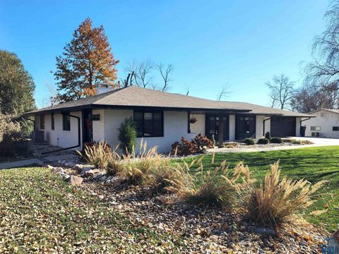 Tiny photo for 240 E. Meadow Dr, Sioux Center, IA 51250 (MLS # 830994)
