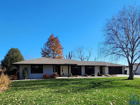 Tiny photo for 240 E. Meadow Dr, Sioux Center, IA 51250 (MLS # 830994)