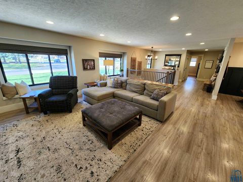 Tiny photo for 240 E. Meadow Dr, Sioux Center, IA 51250 (MLS # 830994)