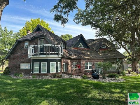 Tiny photo for 417 6th Ave, Sheldon, IA 51201 (MLS # 815247)