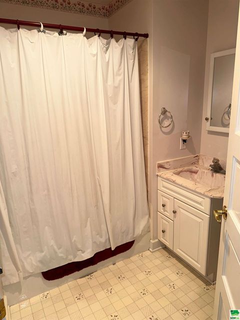 Tiny photo for 417 6th Ave, Sheldon, IA 51201 (MLS # 815247)