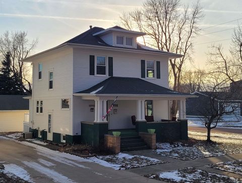 Photo of 702 7th St, Sheldon, IA 51201 (MLS # 831689)