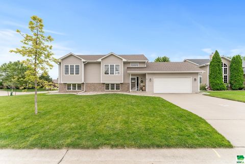 Single Family Residence in Dakota Dunes SD 585 Fox Circle.jpg