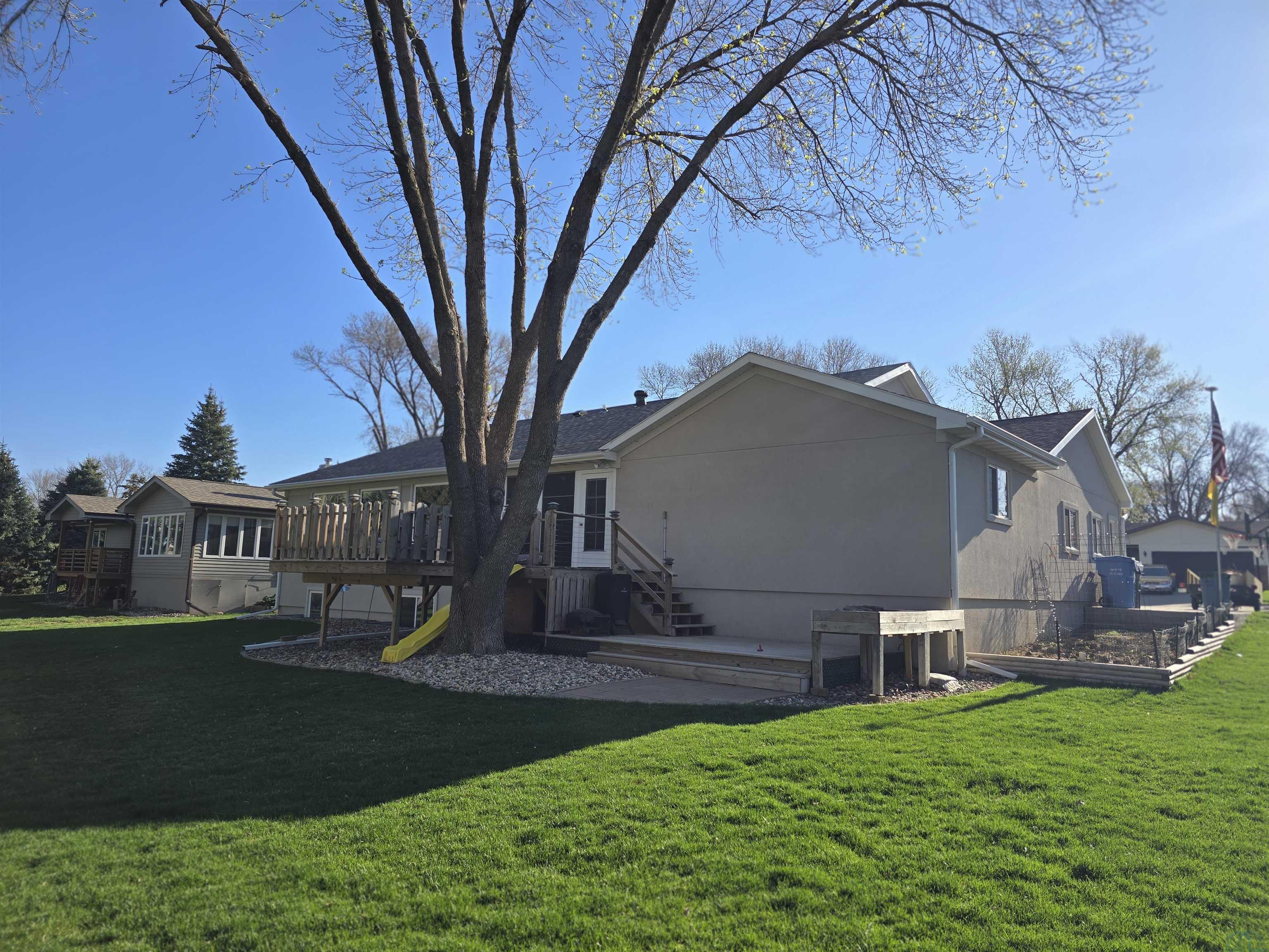1231 2ND AVE SW - Photo 3