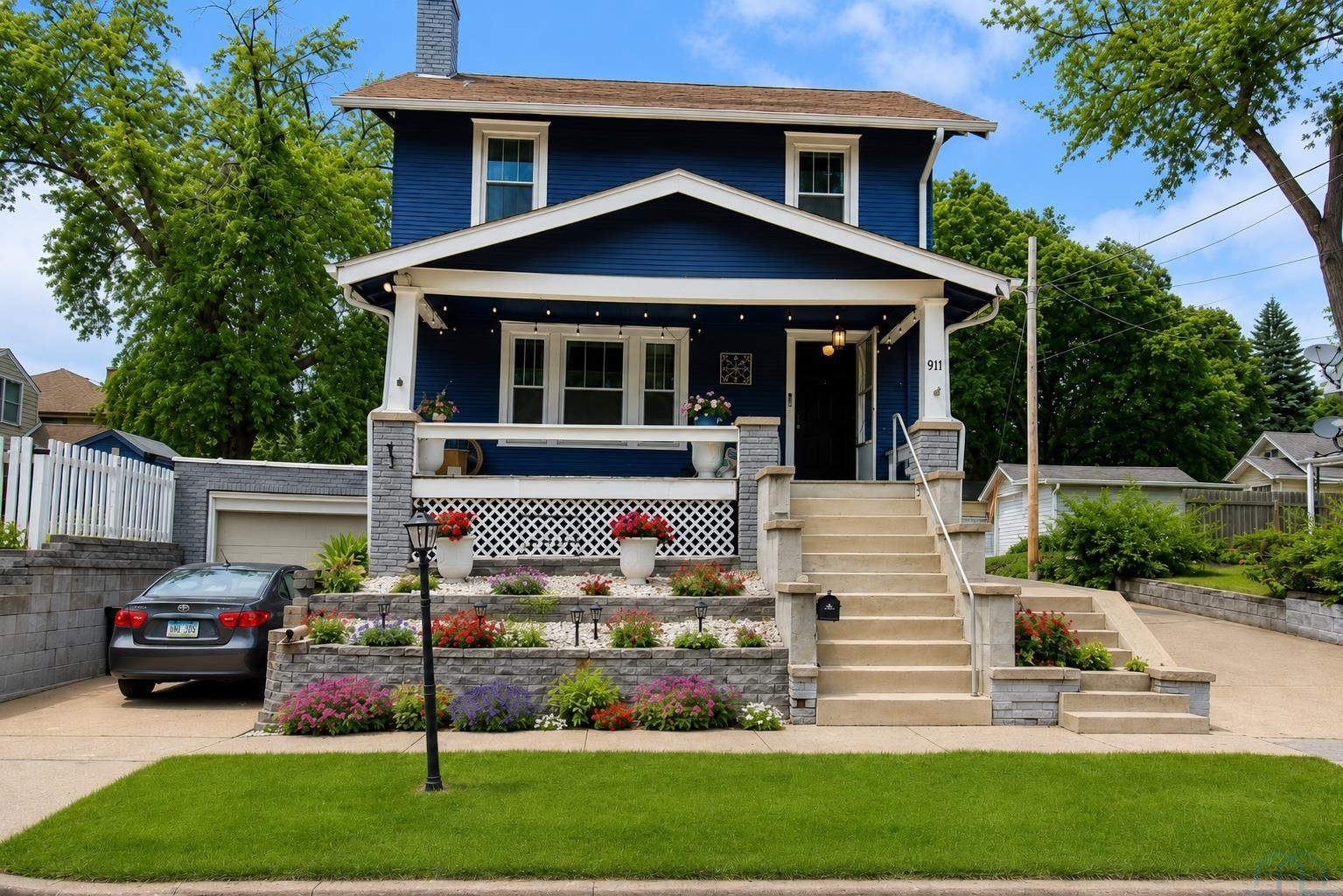 Photo 1 of 19 — 911 32nd, Sioux City, IA 51104