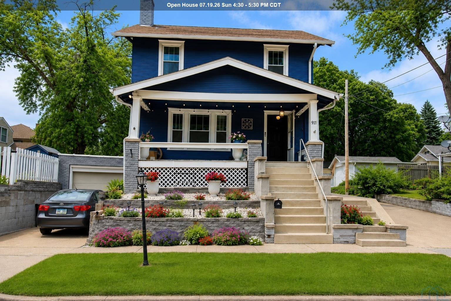 Photo 1 of 19 — 911 32nd, Sioux City, IA 51104