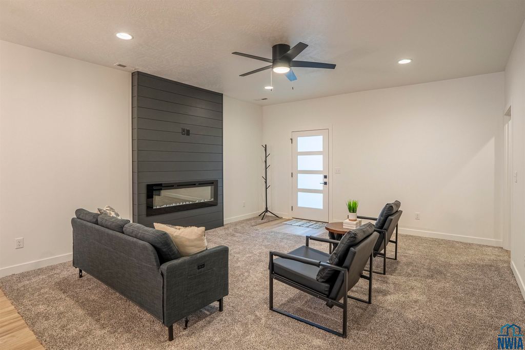 Photo of 702 17th St SE St #2, Orange City, IA 51041 (MLS # 828453)