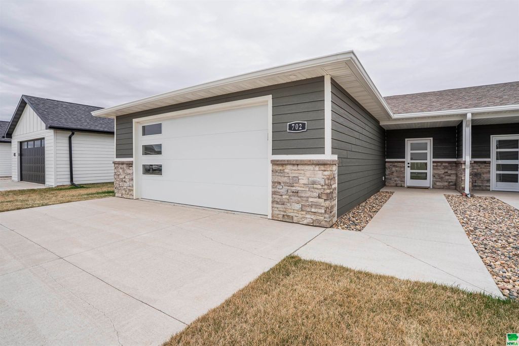 Photo of 702 17th St SE St #2, Orange City, IA 51041 (MLS # 828453)